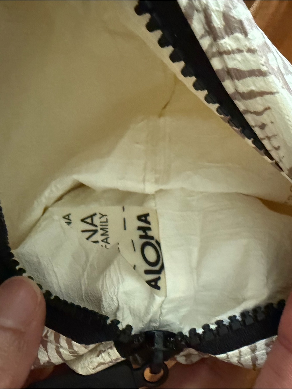 ALOHA Collection Shell-Print Mini Pouch RARE! - Picture 5 of 7
